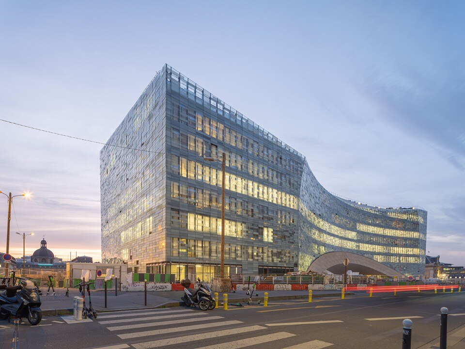 The new Le Monde HQ: an unconvincing blob-like building by Snøhetta