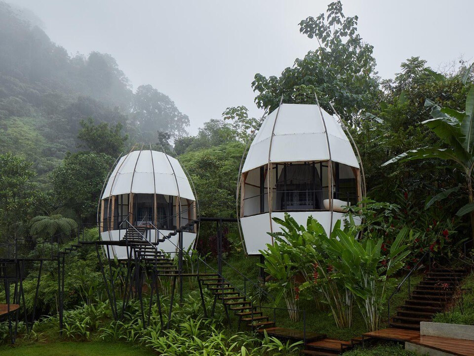 Five cocoons encourage a sensory experience of the Costa Rica’s jungle