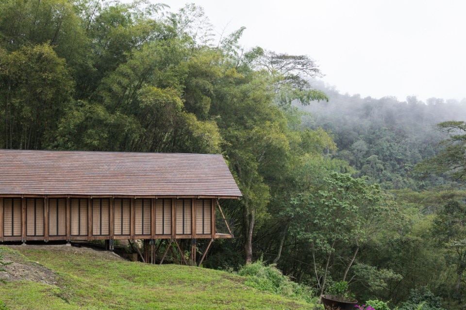 A house “woven” into Colombia’s rural landscape