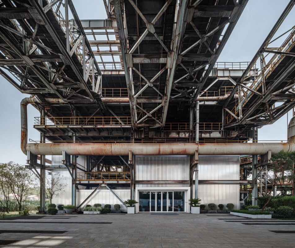 From steel mill to exhibition centre. An example of urban regeneration in Shanghai