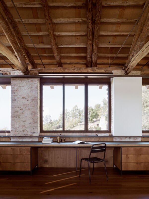 A nineteenth-century farmhouse in Piedmont rediscovers a dialogue with the mountains