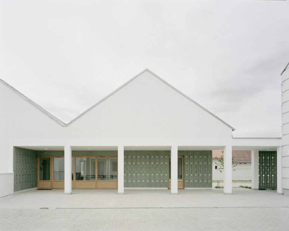 Abstract shapes and sobriety for a kindergarten in Hungary