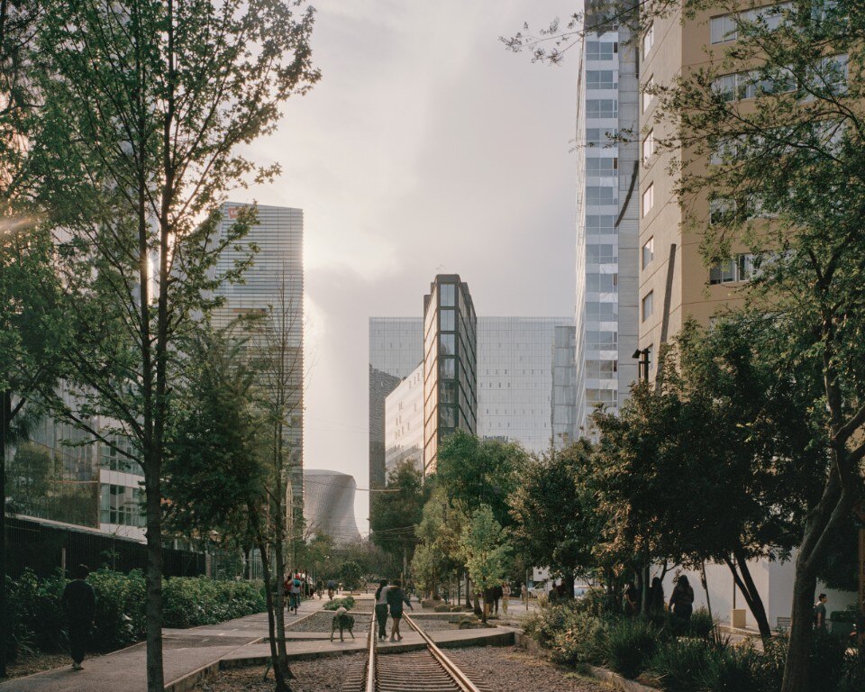 A “flatiron” with a modernist trait in Mexico City