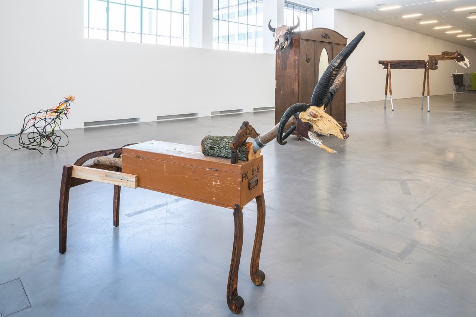 Img.5 “Jimmie Durham: God’s Children, God’s Poems”, exhibition view, Migros Museum für Gegenwartskunst, Zurich, 2017. Courtesy of the artist and kurimanzutto, Mexico. Photo Lorenzo Pusterla Img.5 “Jimmie Durham: God’s Children, God’s Poems”, exhibition view, Migros Museum für Gegenwartskunst, Zurich, 2017. Photo Lorenzo Pusterla