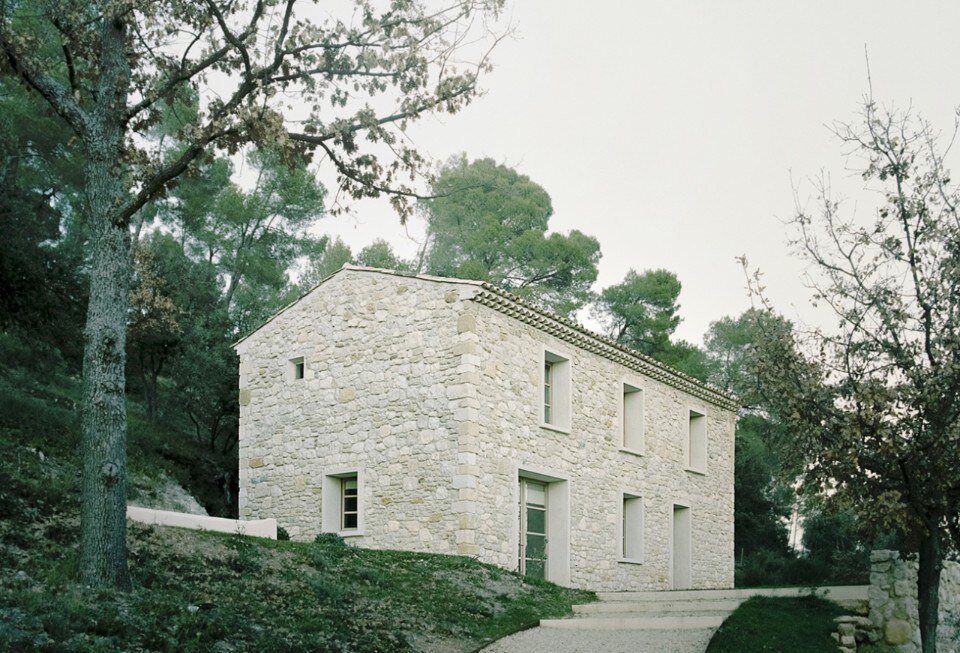 In Provence a farmhouse becomes a refuge with rigorous interiors