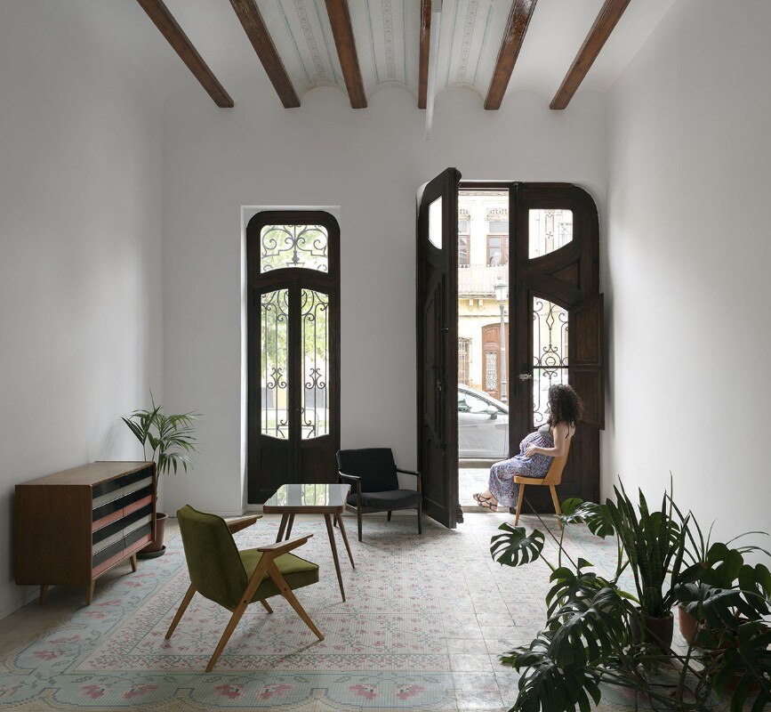 Valencia, a decorative legacy revives through contemporary simplicity