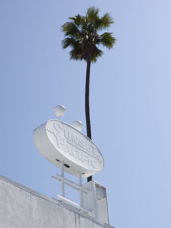 Vincent Lamouroux, <i>Projection</i>, 2015. Photo by Guillaume Onimus. Courtesy of Please Do Not Enter and Vincent Lamouroux. © Guillaume Onimus Vincent Lamouroux, <i>Projection</i>, 2015. Photo by Guillaume Onimus. Courtesy of Please Do Not Enter and Vincent Lamouroux. © Guillaume Onimus