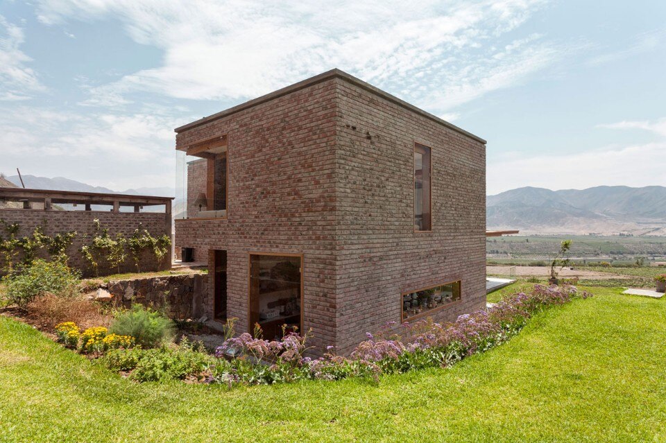 Estudio Rafael Freyre, House in Azpitia, Lima, Peru Estudio Rafael Freyre, House in Azpitia, Lima, Peru