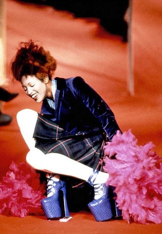 Vivienne Westwood: farewell to the designer of the revolution, from punk to catwalks - Domus Vivienne Westwood: farewell to the designer of the revolution, from punk to catwalks - Domus