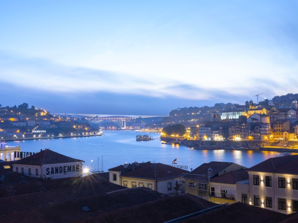 New Herzog & de Meuron's bridge cuts Porto like a blade, but only visually