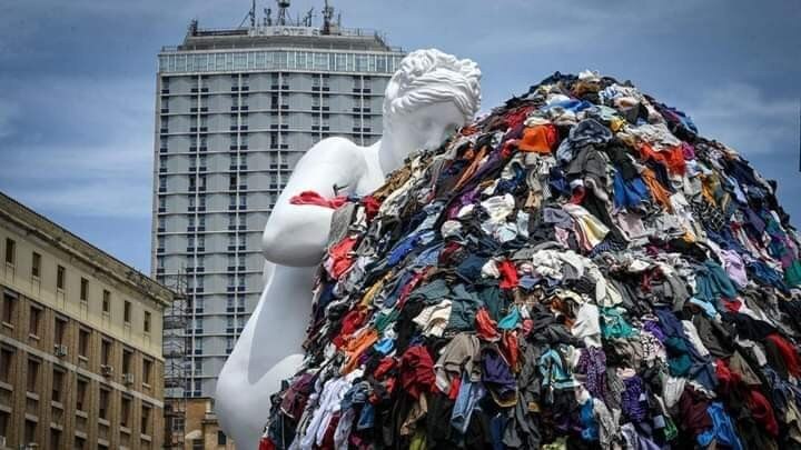 Gigantic Venus of the Rags by Michelangelo Pistoletto set up in Naples
