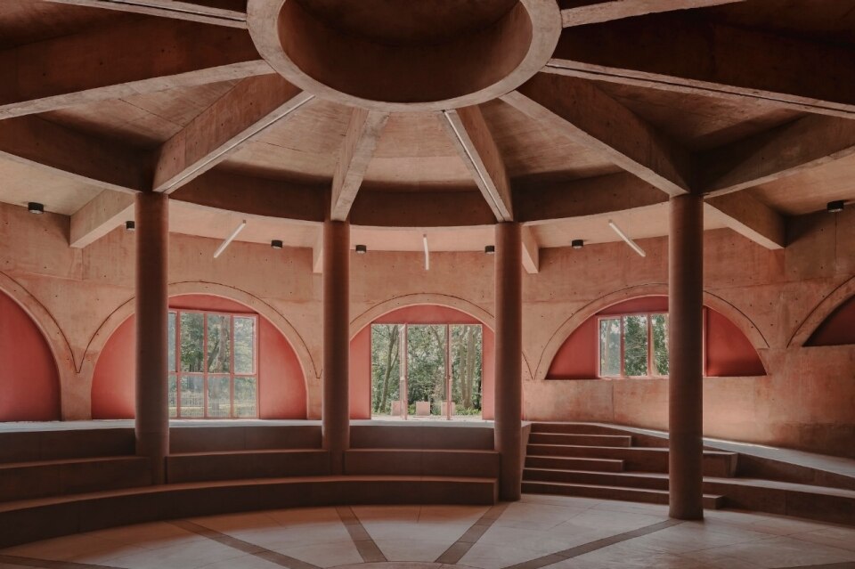 This circular structure in Mexico City is a triumph over the landscape conditions