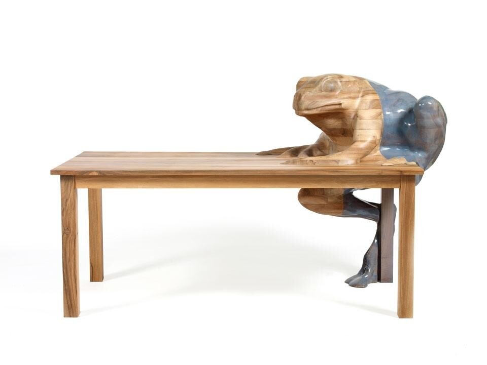 Hella Jongerius, Frog Table (Natura Design Magistra) per Galerie kreo, 2009. La decorazione è diventata una figura in 3D quasi autonoma Hella Jongerius, Frog Table (Natura Design Magistra) per Galerie kreo, 2009. La decorazione è diventata una figura in 3D quasi autonoma