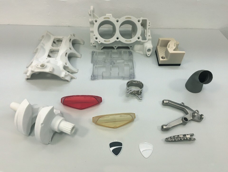 Alcuni pezzi prodotti con la stessa tecnologia dall’azienda di Borgo Panigale Alcuni pezzi prodotti con la stessa tecnologia dall’azienda di Borgo Panigale